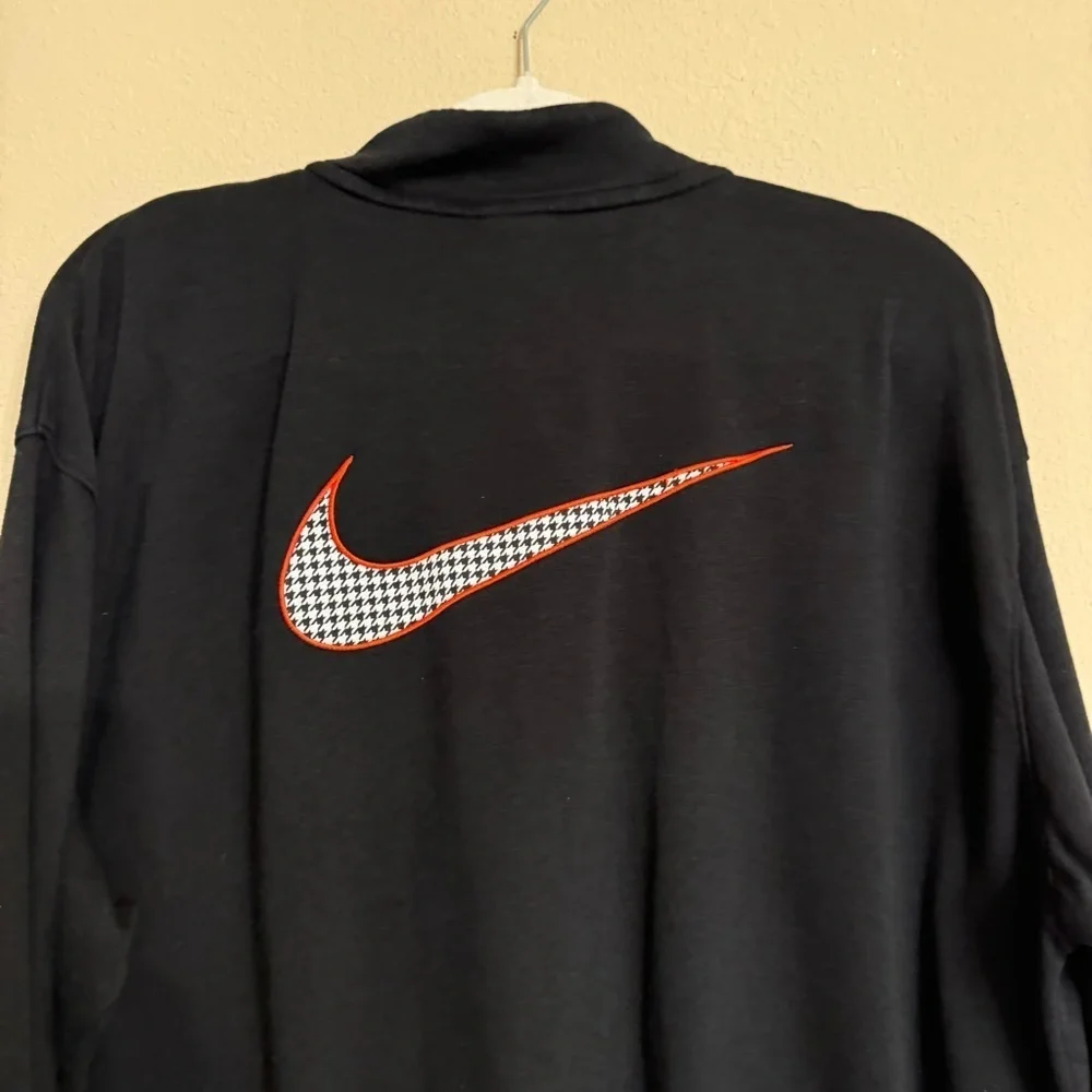 Nike Sportswear New Logo Icon Clash Half-Zip Pullover Sweatshirt Size S Athletic